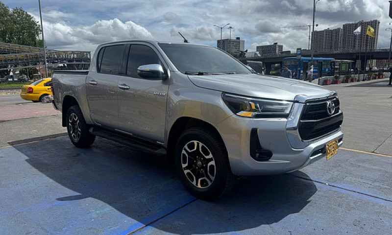 Toyota Hilux Srx 2.8...