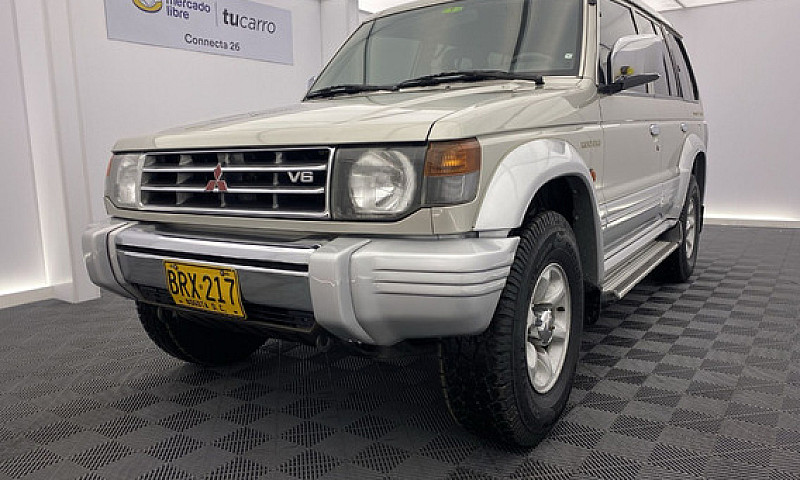 Mitsubishi Montero 3...