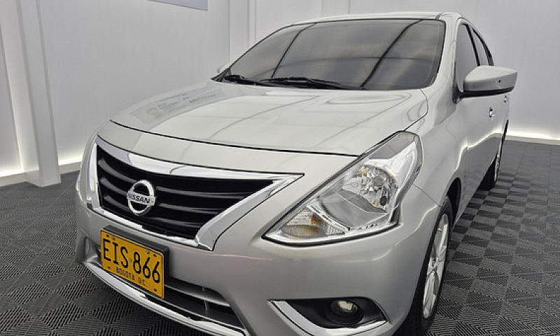 Nissan Versa 1.6 Adv...