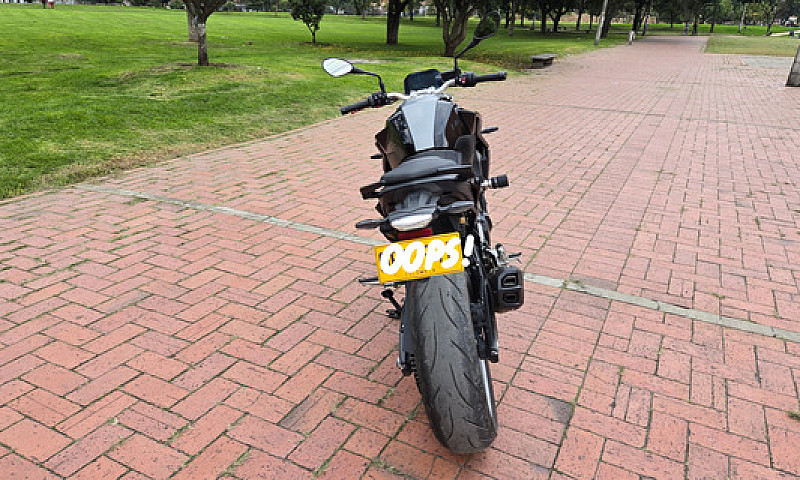 Bmw F900R...