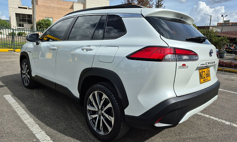 Toyota Corolla Cross...