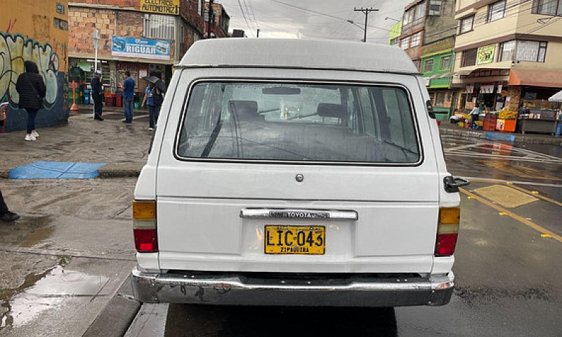 Toyota Land Cruiser ...