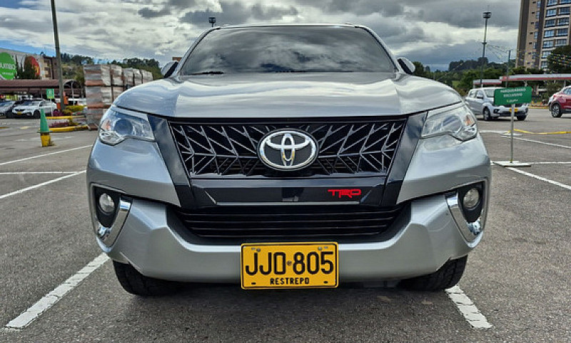 Toyota Fortuner 2.8L...