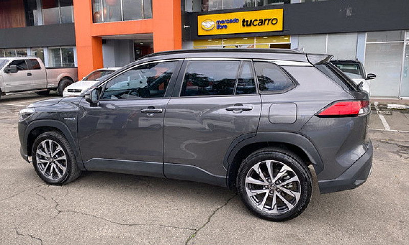 Toyota Corolla Cross...