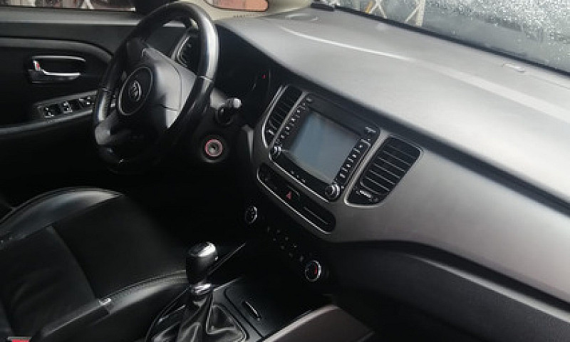 Kia Carens 2.0 Suv E...
