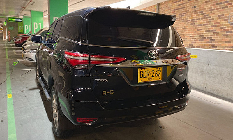 Toyota Fortuner 2.7L...