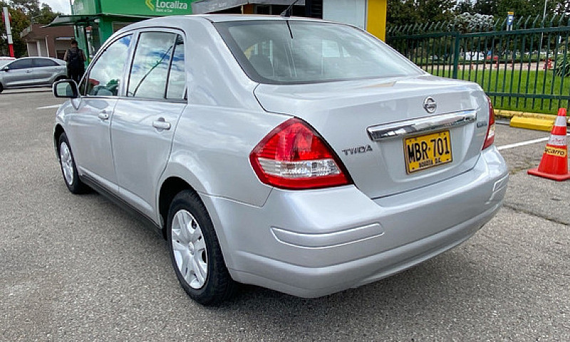 Nissan Tiida 1.8 Mii...