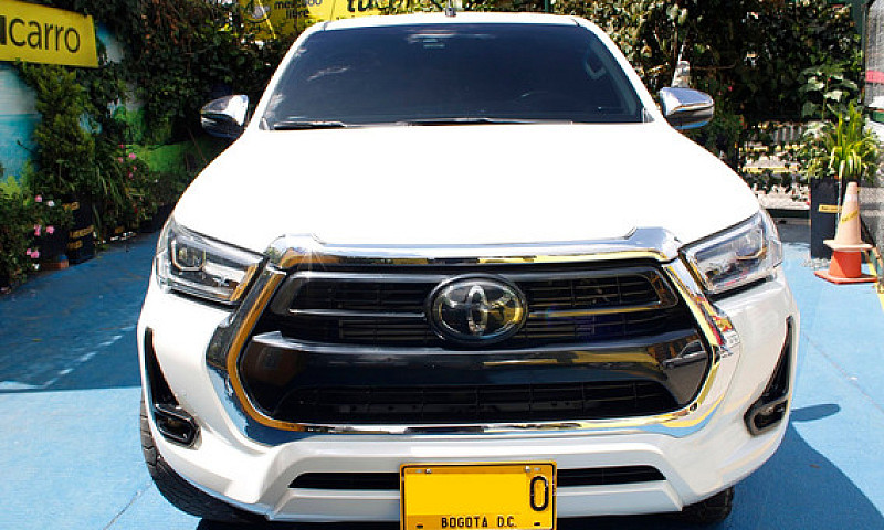 Toyota Hilux 2.8L...