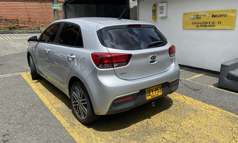 Kia Rio 1.4 Vibrant ...