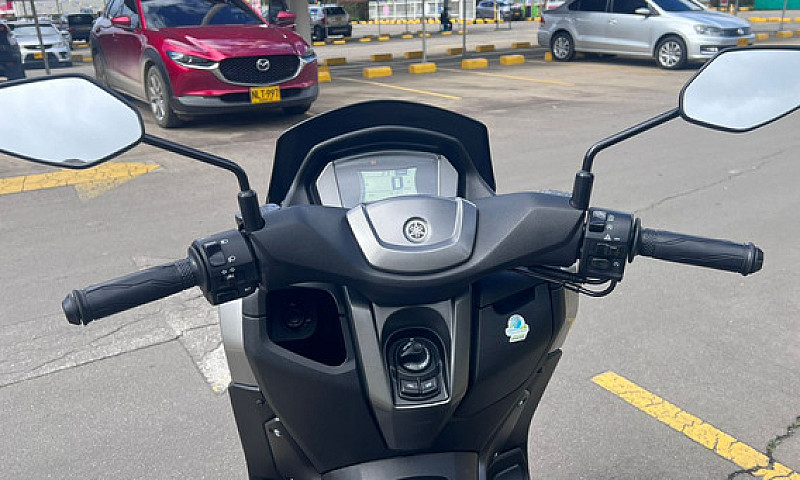 Yamaha Nmax Connecte...