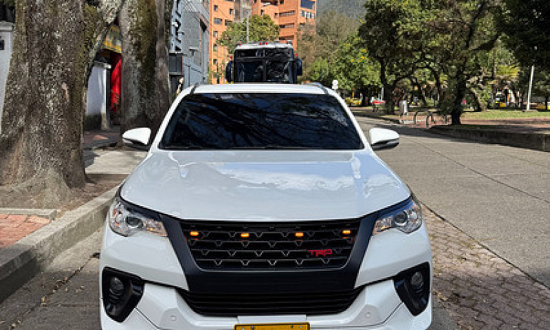 Toyota Fortuner 2.7L...