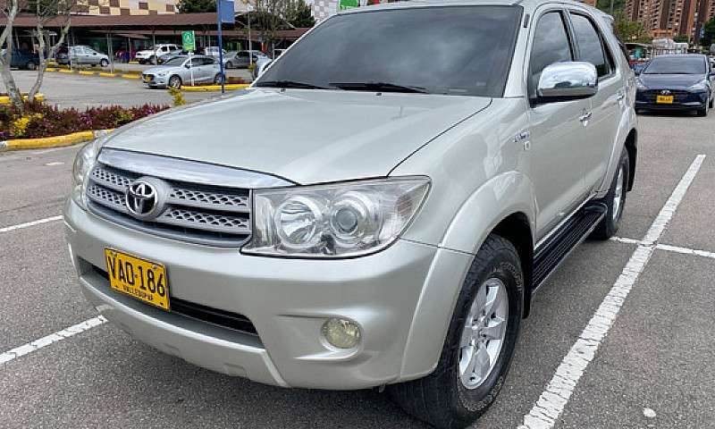 Toyota Fortuner 2.7L...