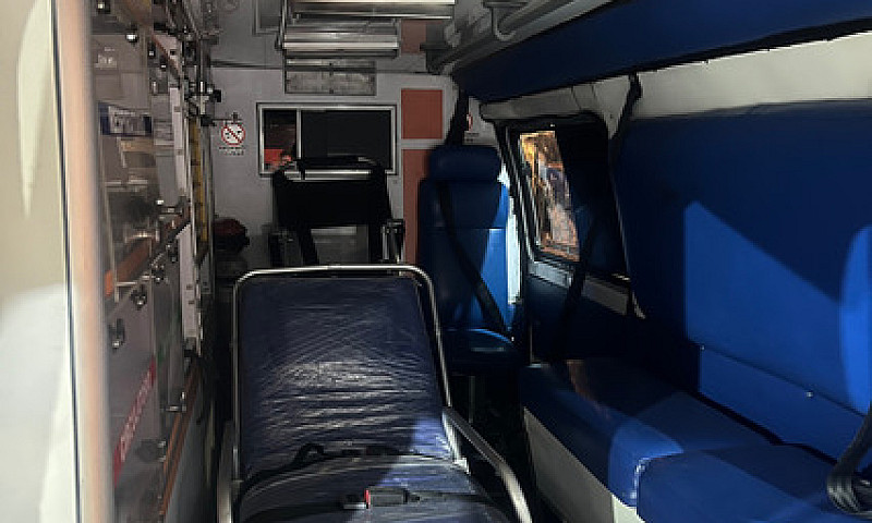 Ambulancia Mitsubish...