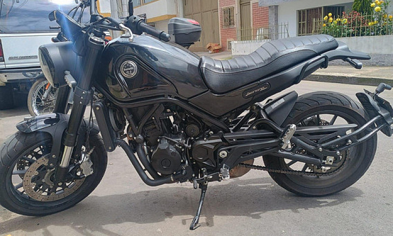 Benelli Leoncino 500...