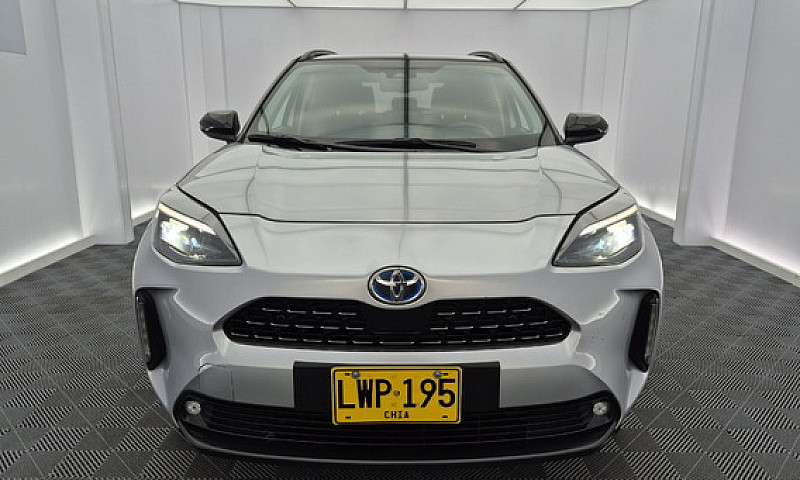 Toyota Yaris Cross 1...