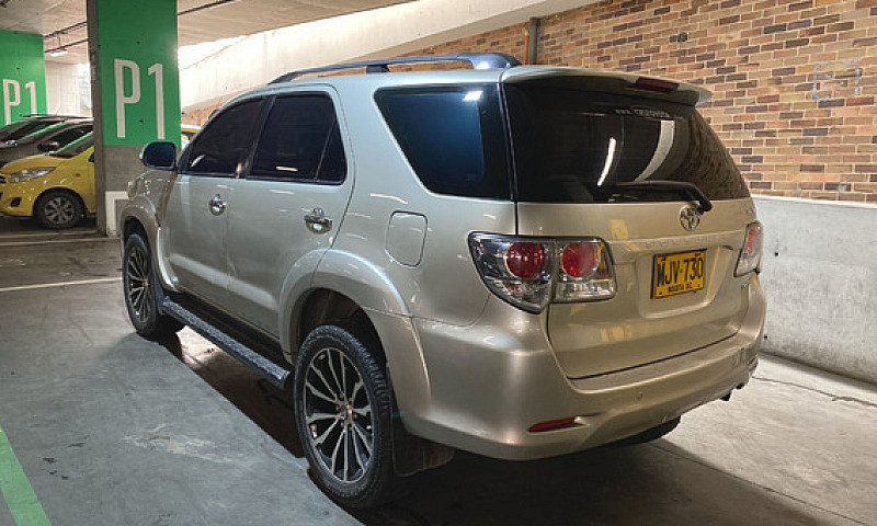 Toyota Fortuner 2.7L...