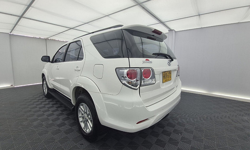 Toyota Fortuner 2.7L...