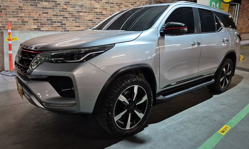 Toyota Fortuner 2.4L...
