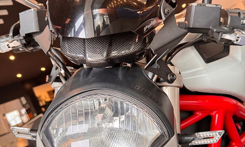 Ducati Monster 796 B...