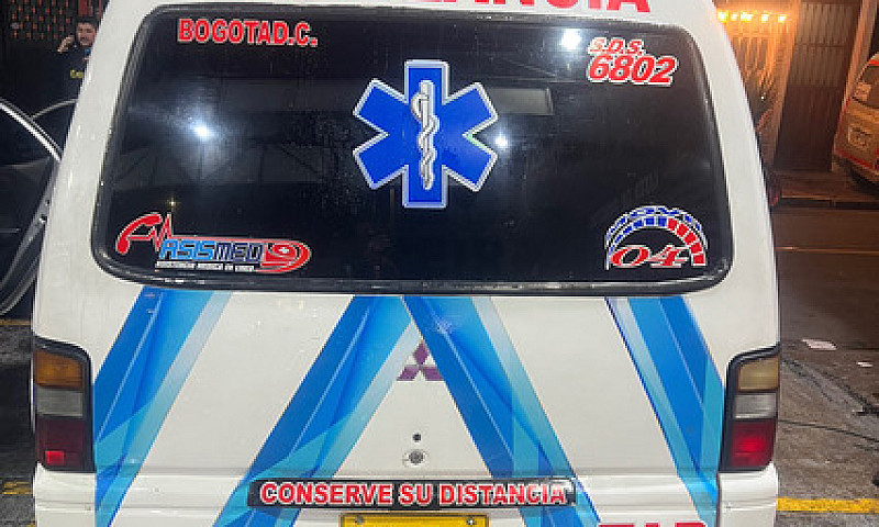 Ambulancia Mitsubish...