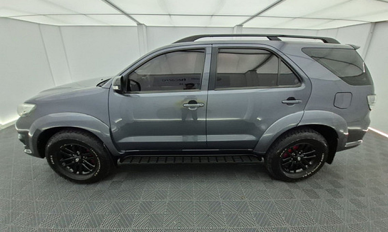 Toyota Fortuner 2.7L...