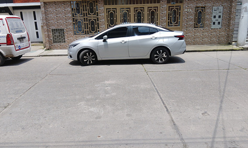 Nissan Versa 1.6 Sen...