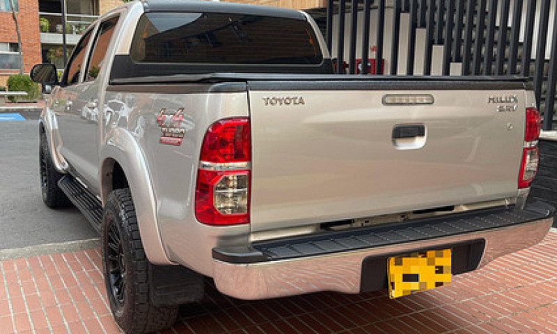 Toyota Hilux 3.0 Srv...
