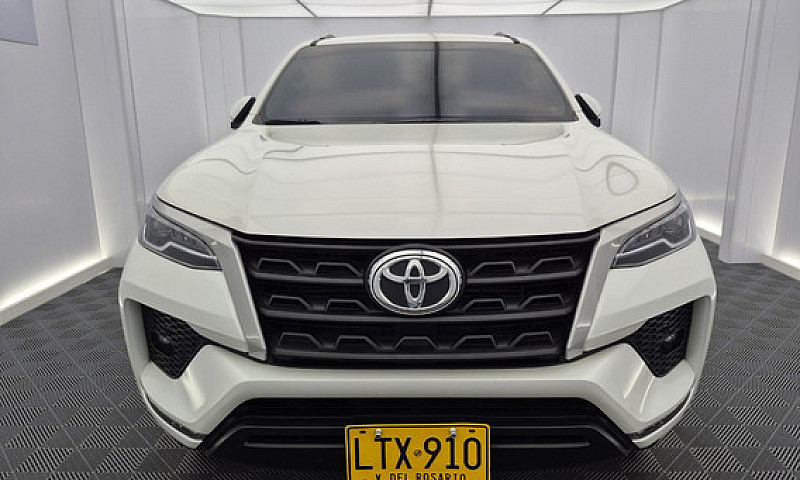 Toyota Fortunner 2.4...