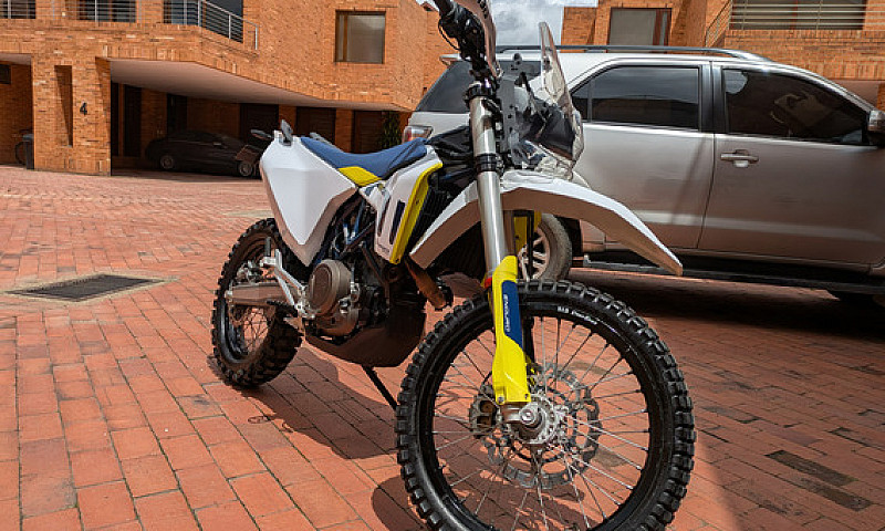Husqvarna 701 Enduro...