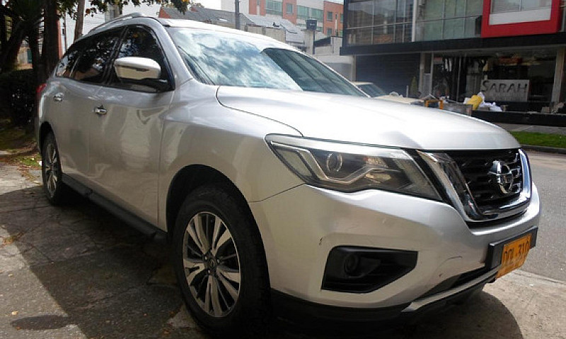 Nissan Pathfinder Tr...