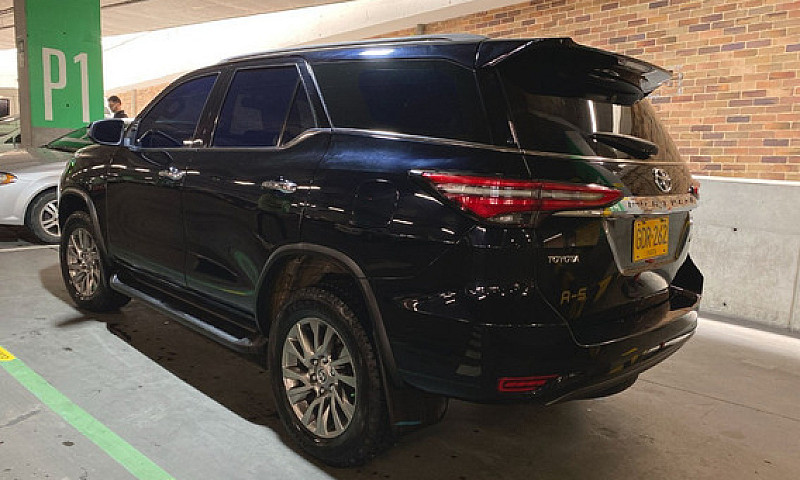 Toyota Fortuner 2.7L...