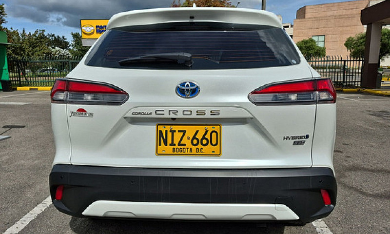 Toyota Corolla Cross...