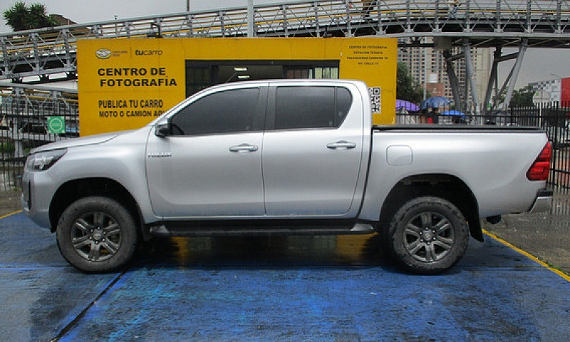 Toyota Hilux  4X4 24...