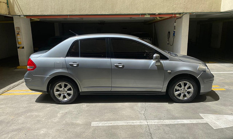 Nissan Tiida 1.8 Pre...