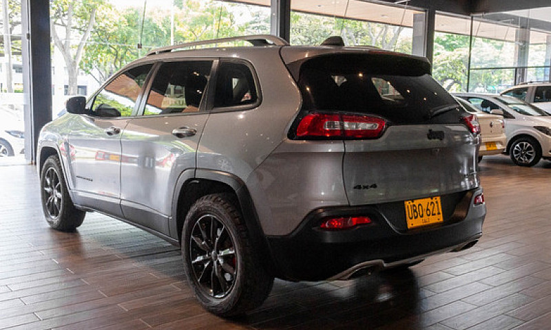 Jeep Cherokee 3.2 Li...