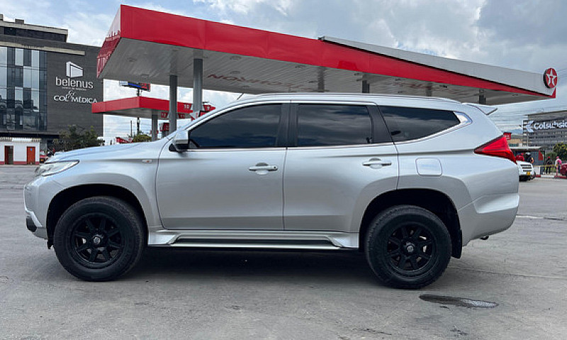 Mitsubishi Montero S...