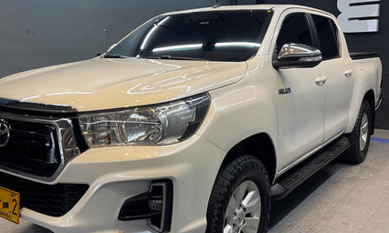 Toyota Hilux 2.8L...