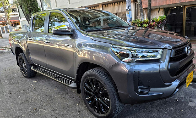 Toyota Hilux 2.4L...