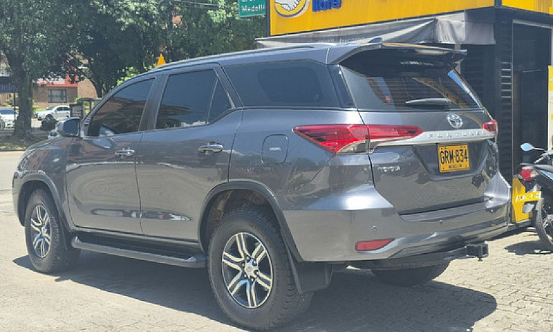Toyota Fortuner 2.4 ...