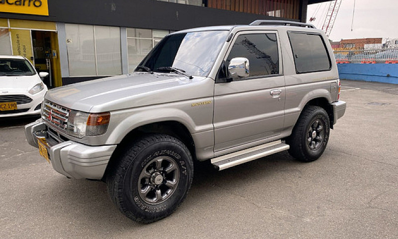 Mitsubishi Montero 3...