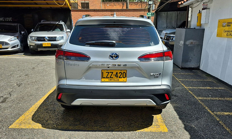 Toyota Corolla Cross...