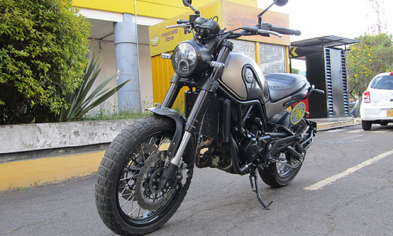 Benelli Leoncino 500...