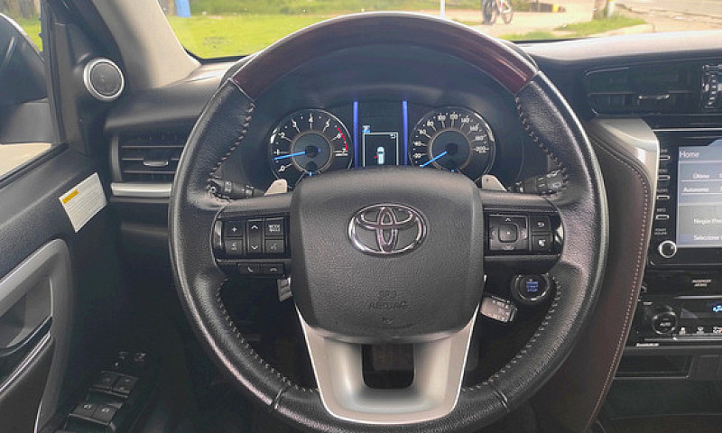 Toyota Fortuner 2.7L...