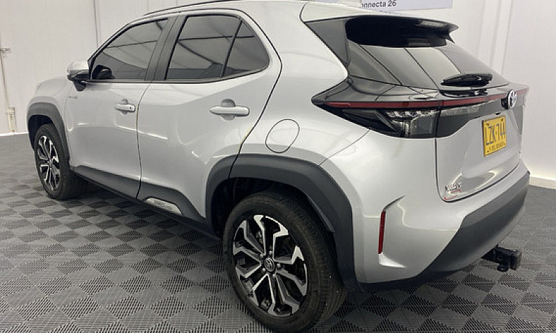 Toyota Yaris Cross 1...