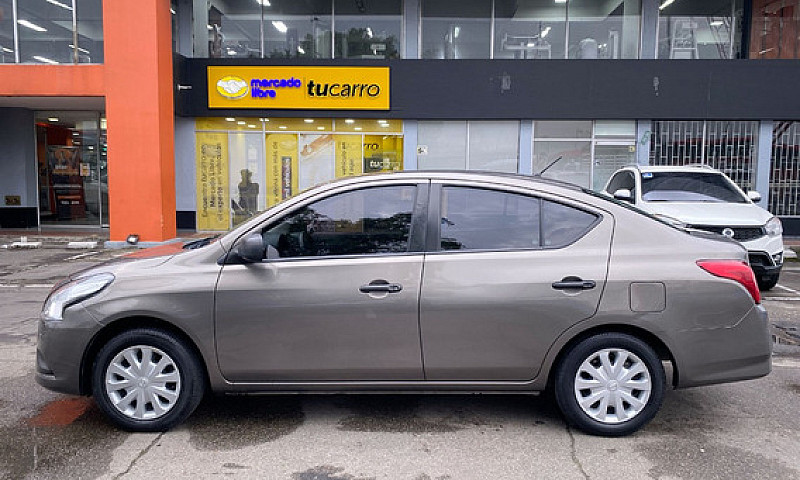Nissan Versa 1.6 Adv...