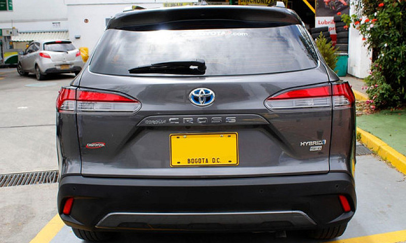 Toyota Corolla Cross...