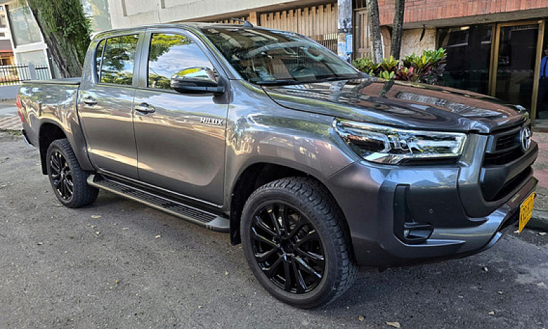 Toyota Hilux 2.4L...