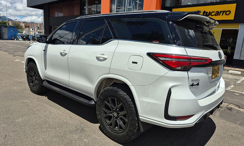 Toyota Fortuner 2.8 ...