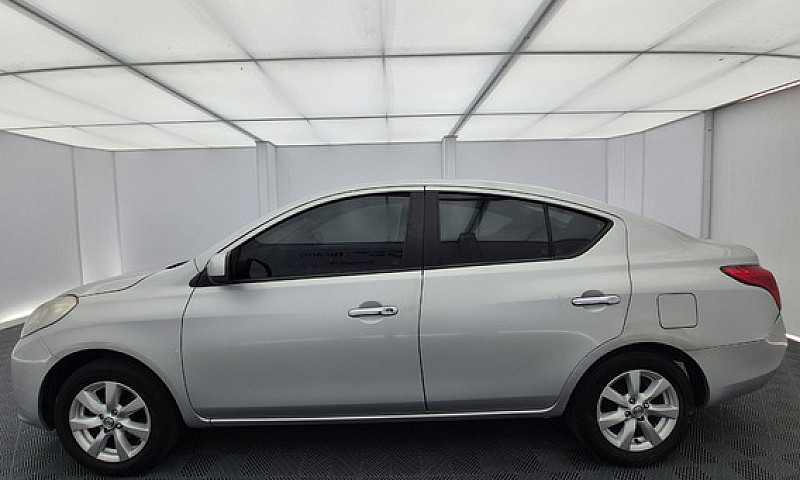 Nissan Versa 1.6 Sen...