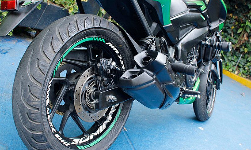 Bajaj Dominar 250 20...